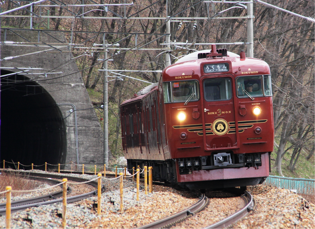 しなの鉄道 観光列車「ろくもん」より信州ワインバレー号が発車します