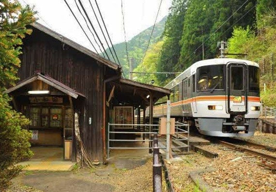 伊那谷のお酒を味わう特別列車<br>「伊那谷お酒学園第2弾」運行