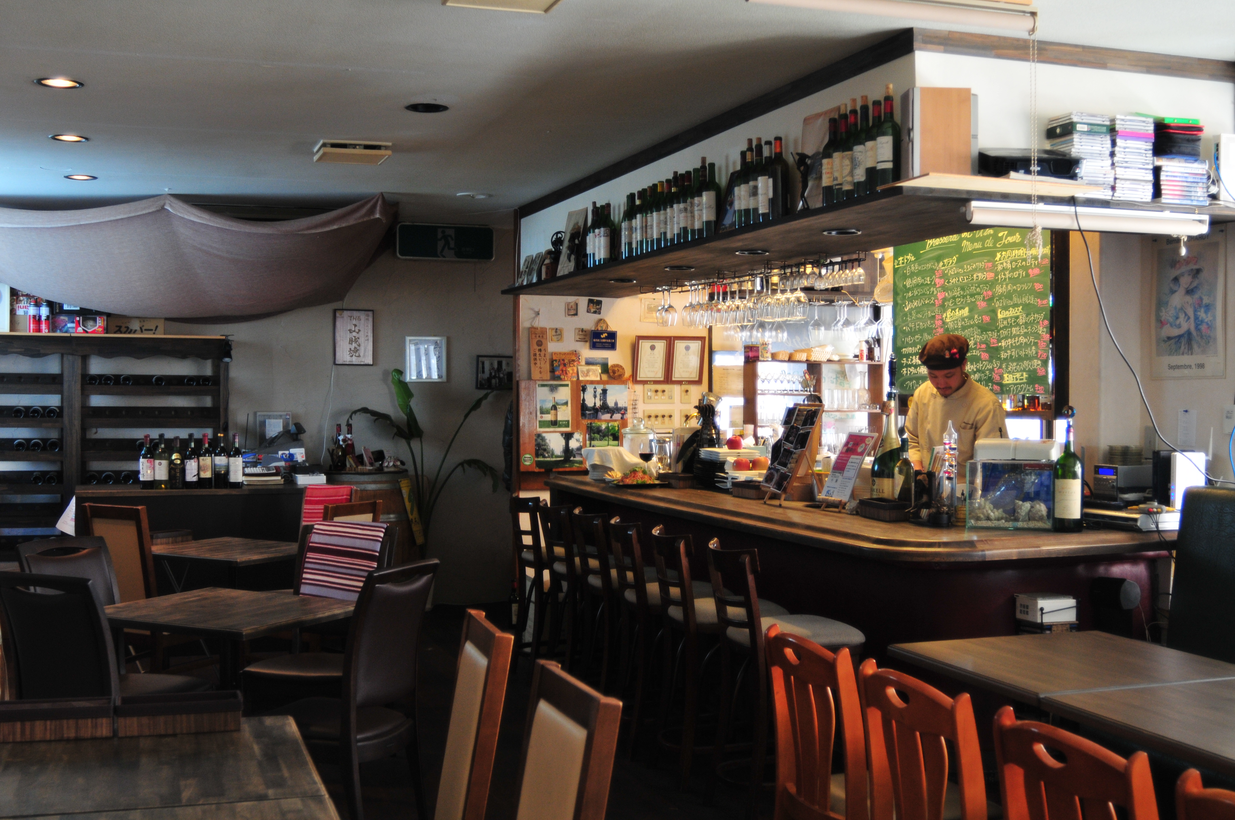|Brasserie ので Vin|<br>ワインは100種類以上<br>長野県産の食材を使ったメニューも多彩